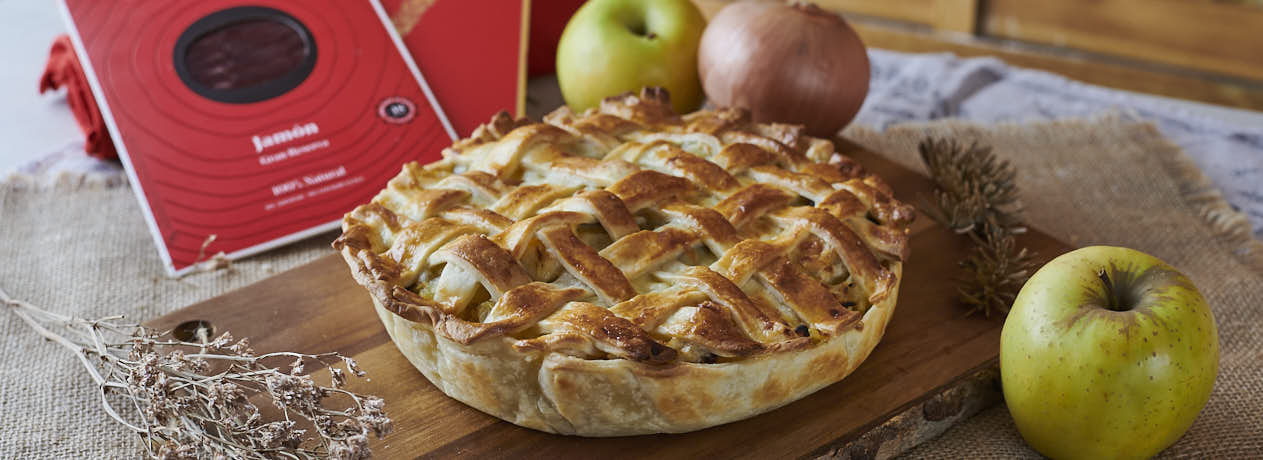 Pastel de manzana, patata y jamón Joselito, una receta perfecta para el otoño