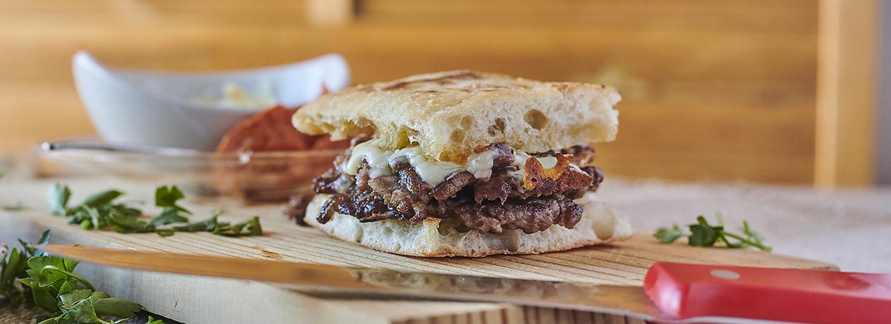 Smash Burger Joselito con queso y sobrasada, una combinación irresistible